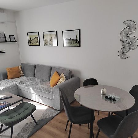 Apartman Hd Ðakovo Eksteriør bilde